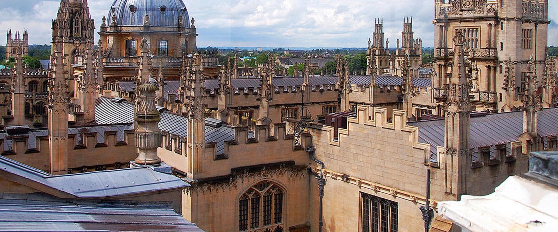Weather and Climate: A Comprehensive Guide to Choosing Between Oxford and Cambridge
