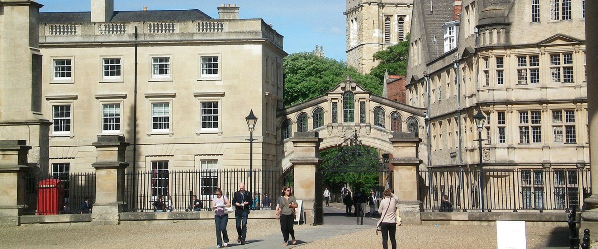 City Life in Oxford: The Ultimate Guide for Choosing Between Oxford and Cambridge